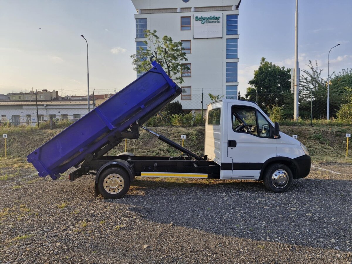Kontejnerové Iveco daily do 3,5 t - řidičský průkaz sk. B - 16
