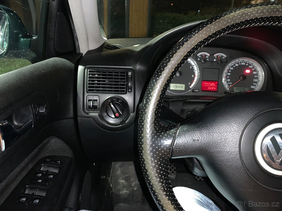 Volkswagen Golf 1.4 - 16