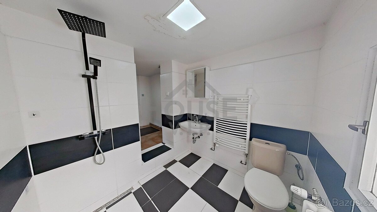 Prodej rodinného domu 4+1 na pozemku 938 m2 s prostornou díl - 16