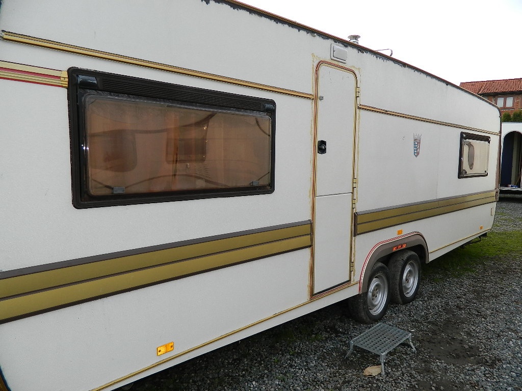 Velký dvouosý karavan Tabbert pro 7 osob - 16