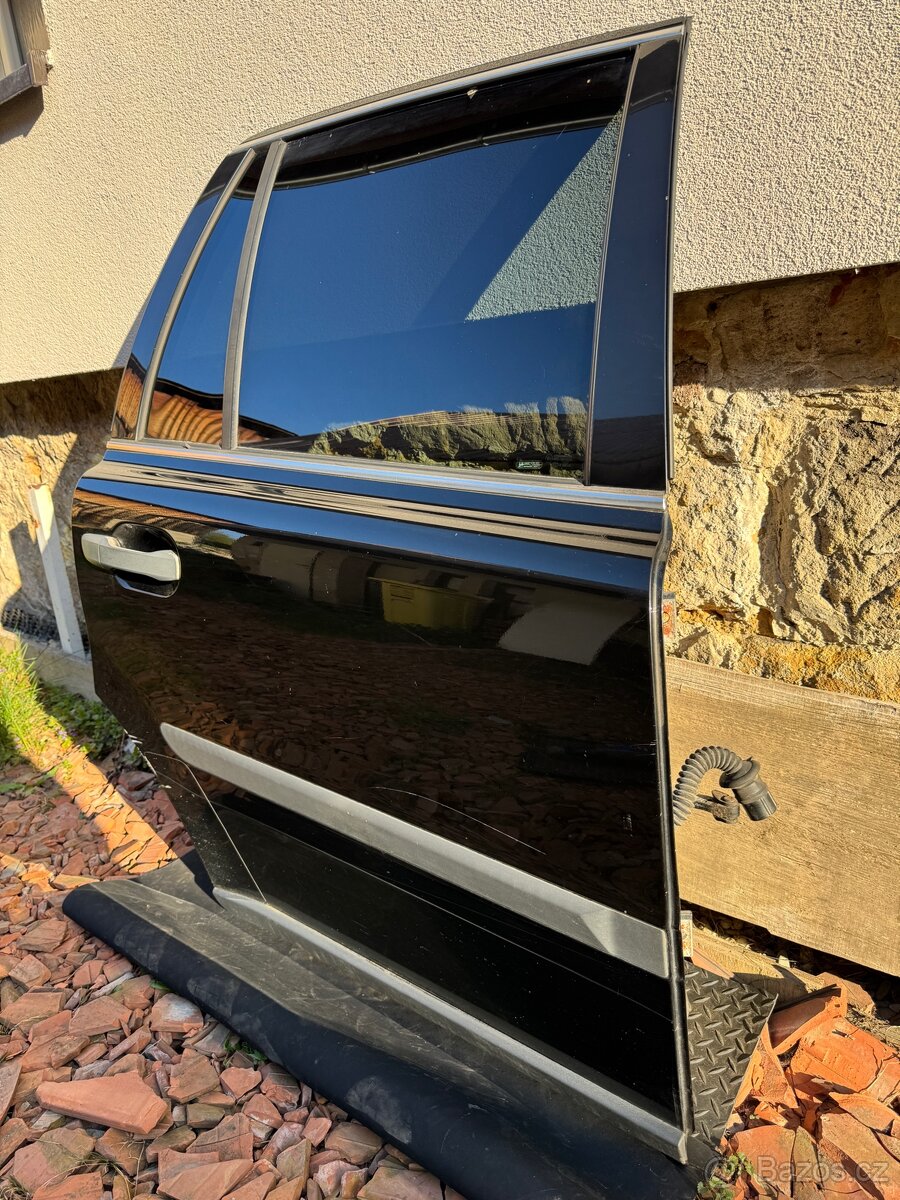 Dveře Volvo XC90 - černá barva 01900 - BLACK STONE SOLID - 16