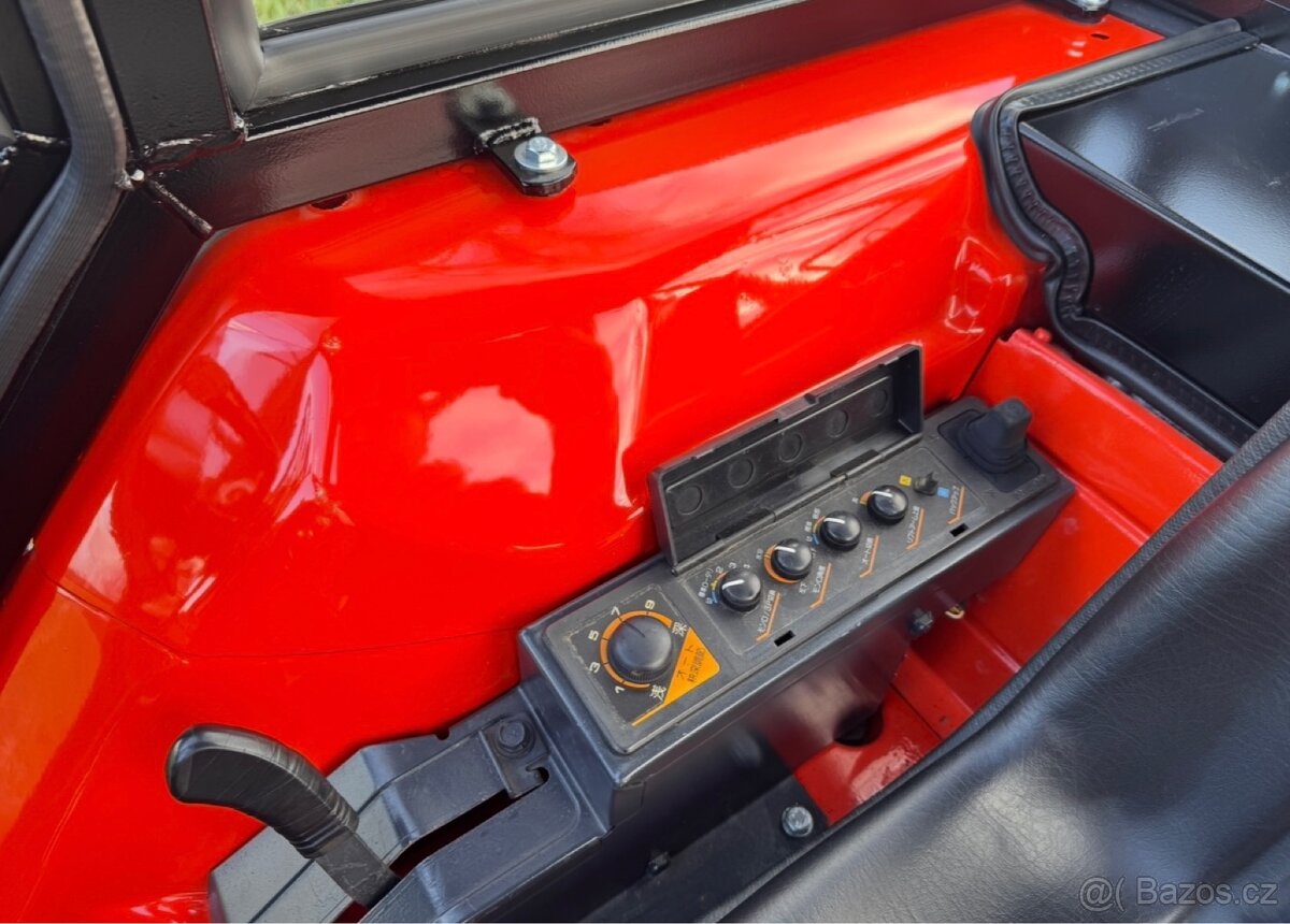 Japonský traktor KUBOTA GL 21 Diesel motor 3 válec, 21HP - 16