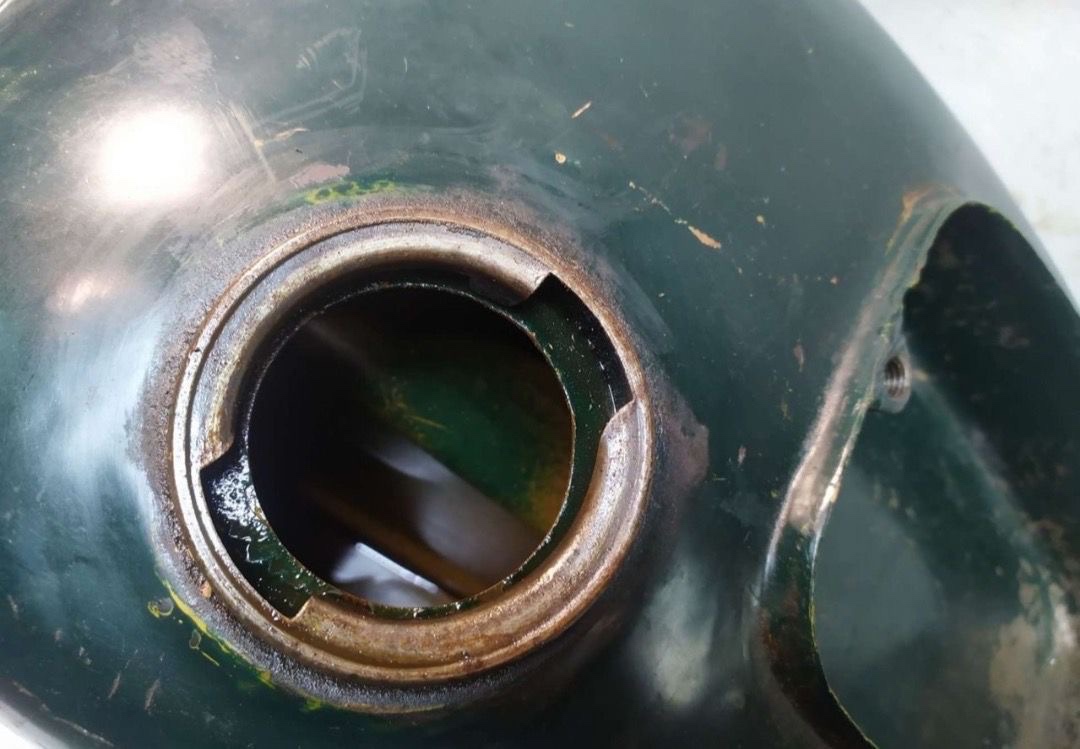 Nádrž víko nádrže kastlík IŽ 350 IŽ 49 DKW - 16