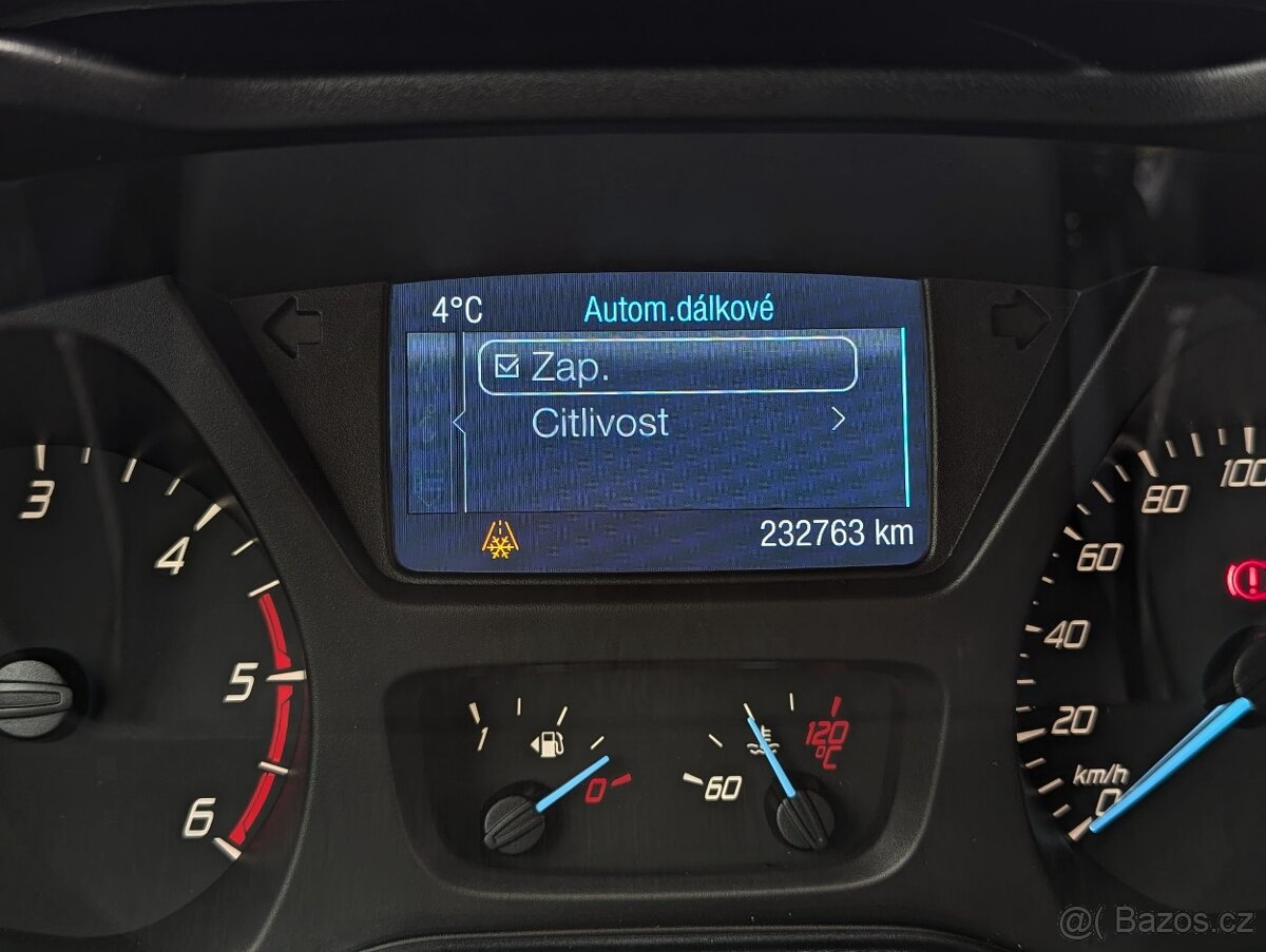 Ford Tourneo Custom 2.2TDCi 114kW 9 MÍST TITANIUM, KAMERA - 16