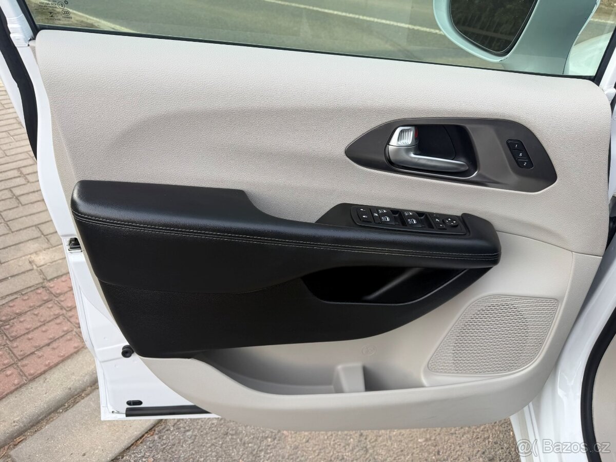 Chrysler Pacifica 3,6 RU Panorama Limited 2018 DPH - 16