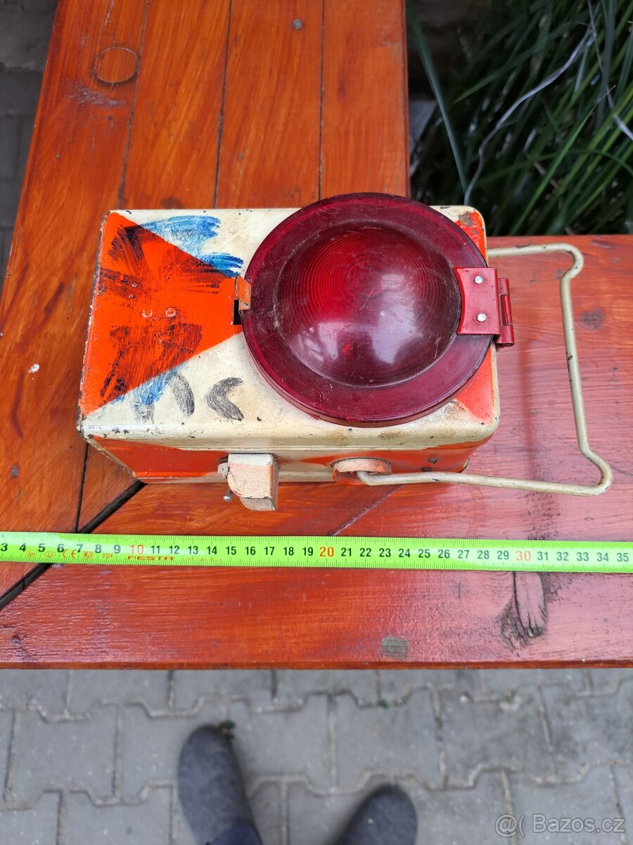 Ž E L E Z N I Č I A R S K A Lampa. - 16