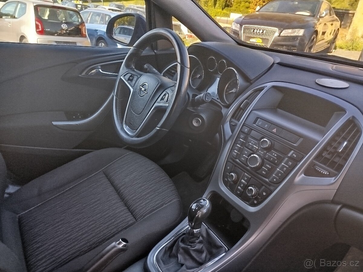 Opel Astra kombi 1.6i 85 kW, r.v. 4/2014, najeto 184.484 km - 16