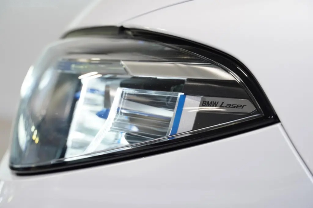 BMW Řada 8, BMW 850i Xdrive cabrio - 16