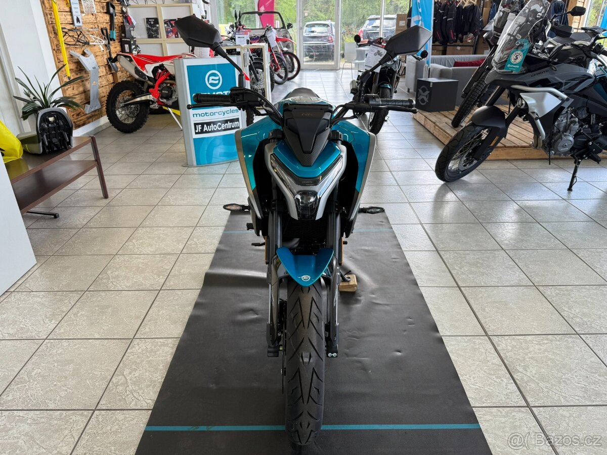 cfmoto 125 NK - modrá, černá skladem AKCE HELMA - 16
