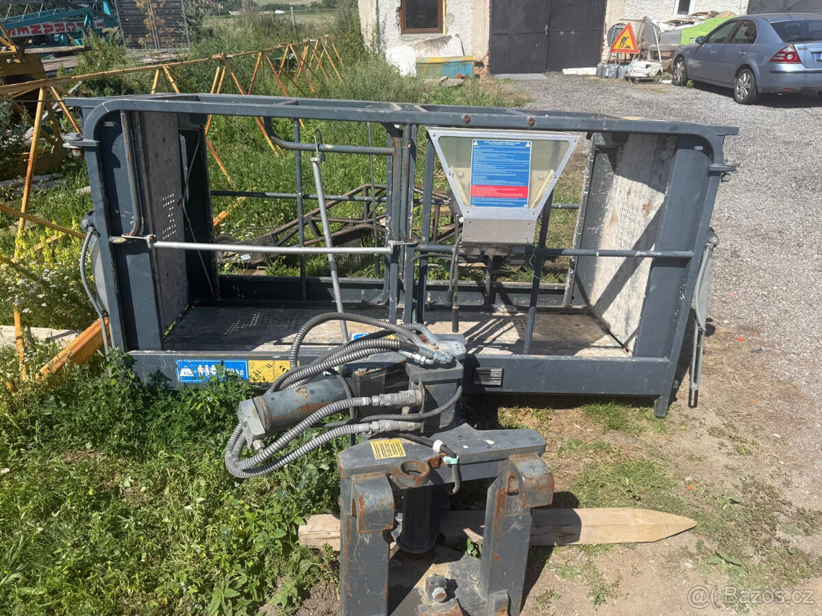 Otočný teleskopický manipulátor MERLO ROTO 40.25 MCSS - 16