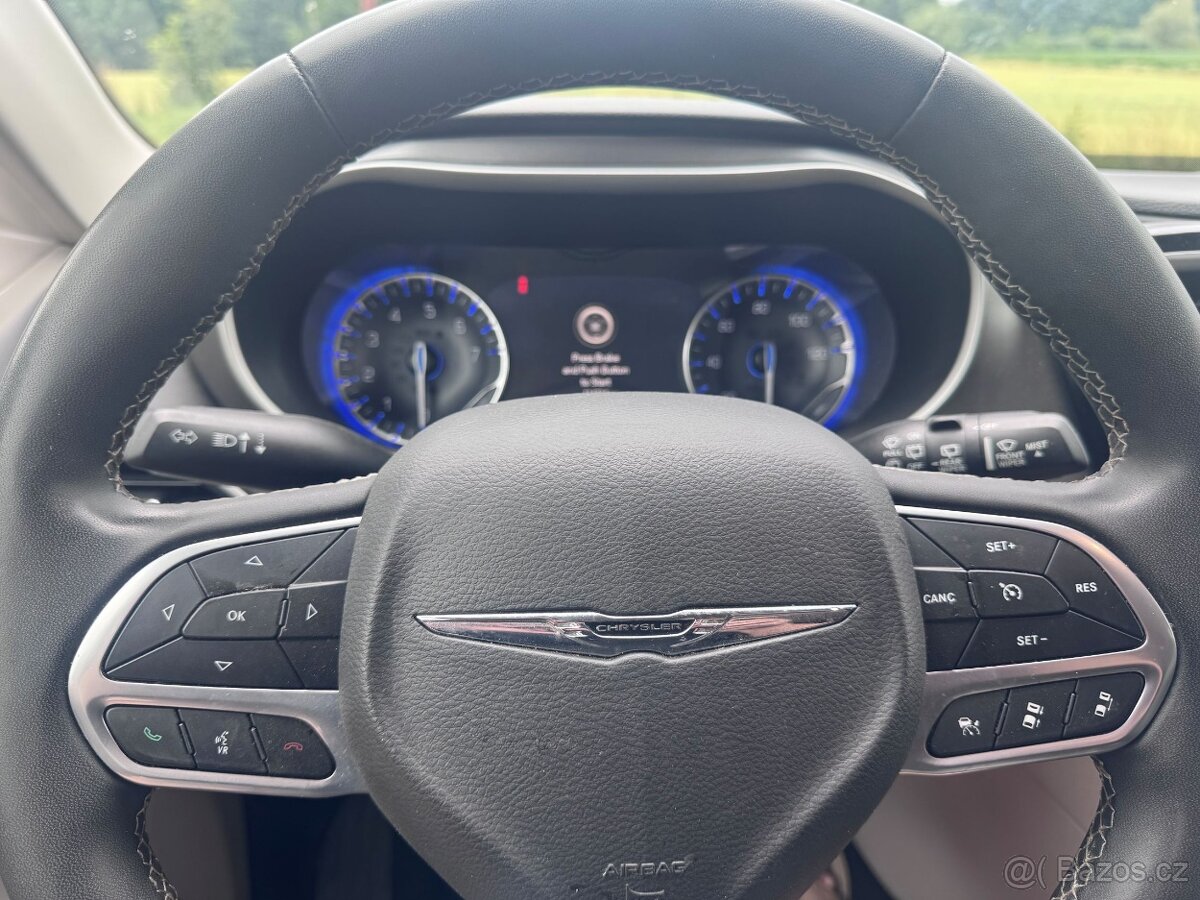 Chrysler Pacifica 3,6 L RU Čočka Adapttemp 2022 - 16