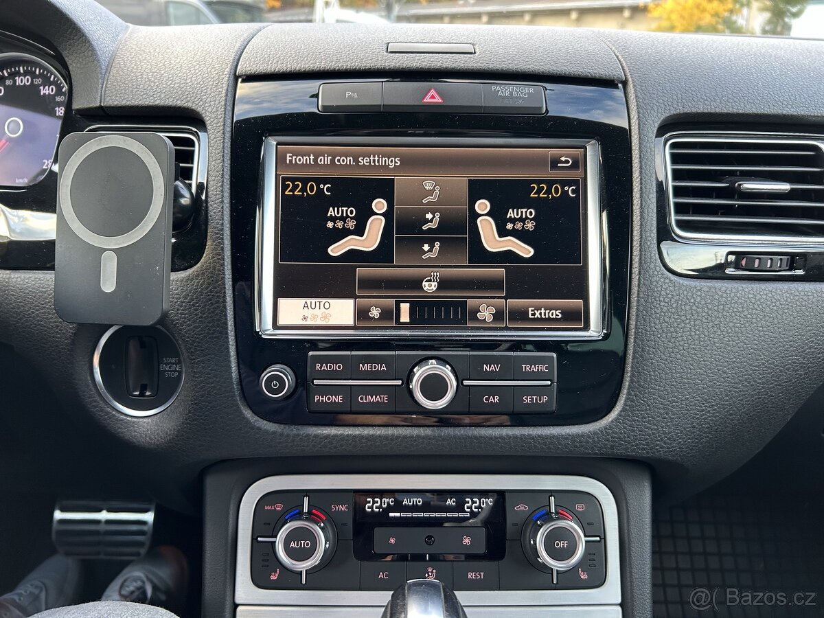 VW Touareg 3.0TDI 245k, serviska, 155tkm - 16