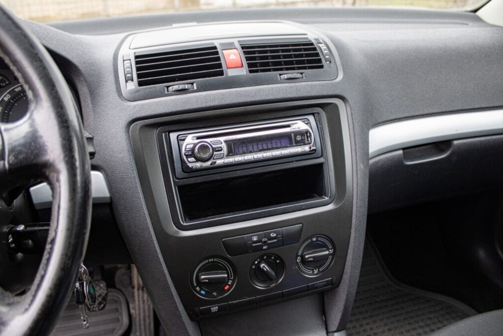 Škoda Octavia 2 z roku 2007 - 16