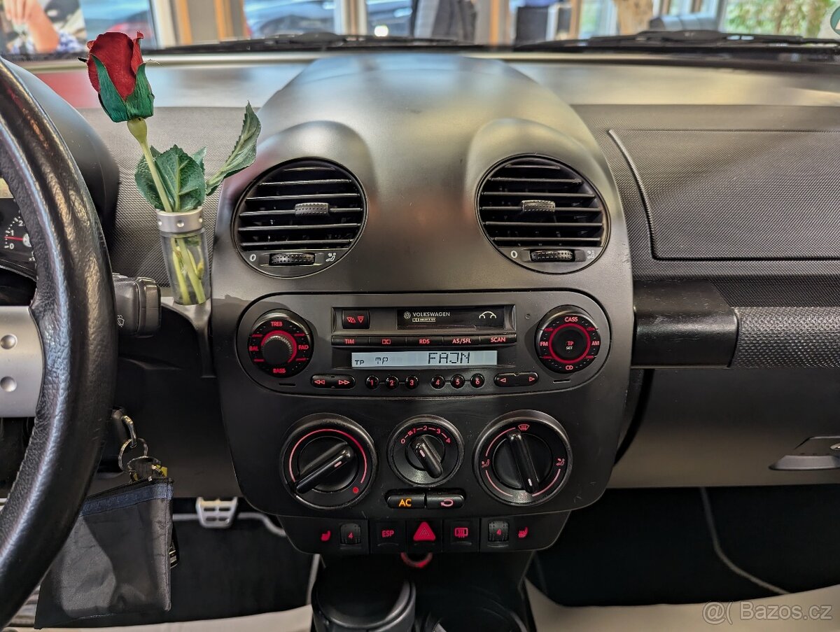 Volkswagen New Beetle 2.3 V5 125kW SPORT EDITION, ŠÍBR, KŮŽE - 16