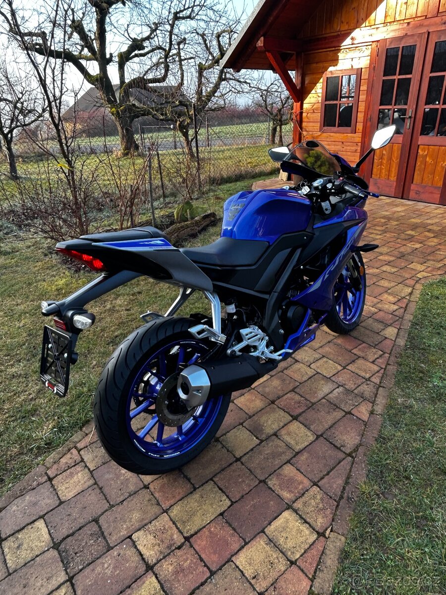 Yamaha YZF125R - 16