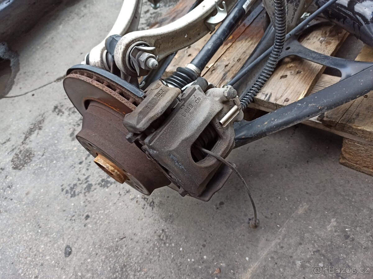 VW TOUAREG - KOMPLETNÍ ZADNÍ NÁPRAVA - BEZ KOROZE - 16