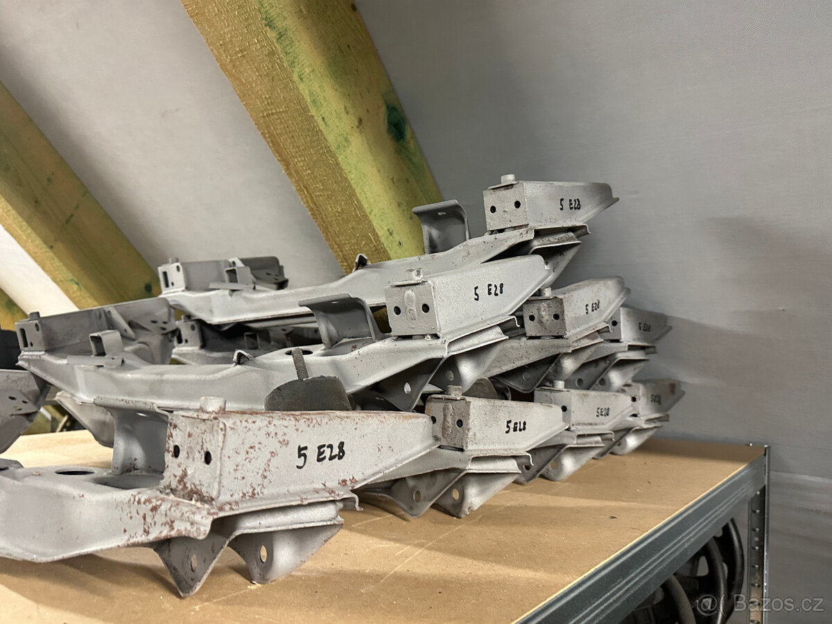 Prodám díly BMW E30,E28,E24,E32,E3,E21,E12 - 16