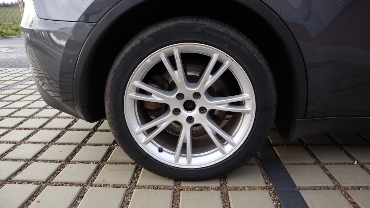 Tesla Model Y Long Range 4WD - 16