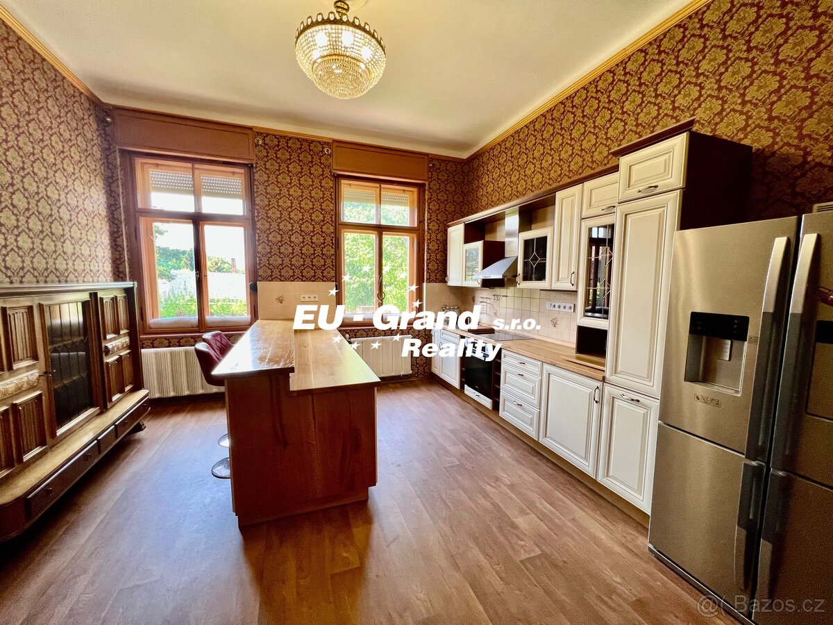 Prodej zrekonstruované vily z konce 19 století v Neugersdorf - 16