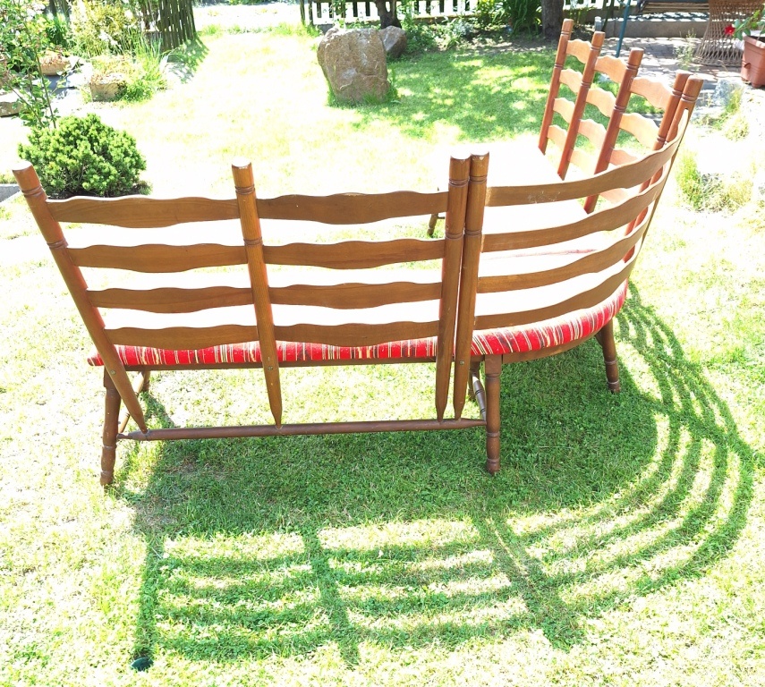 Prodám jídelní stůl, rohová lavice, ratanové dvojkřeslo - 16