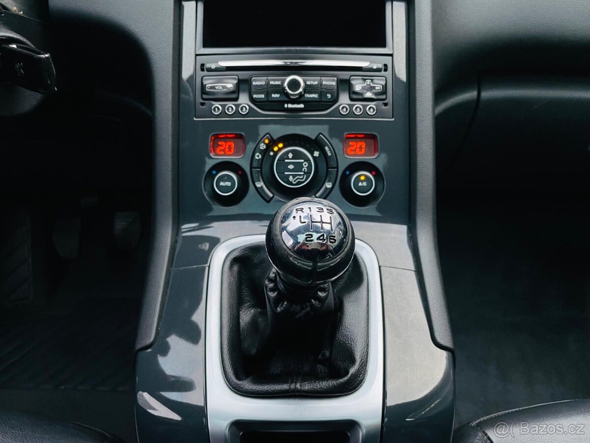 Peugeot 5008 2.0HDi MANUÁL 7MÍST VÝHŘEV SERVISKA PLNÁ VÝBAVA - 16