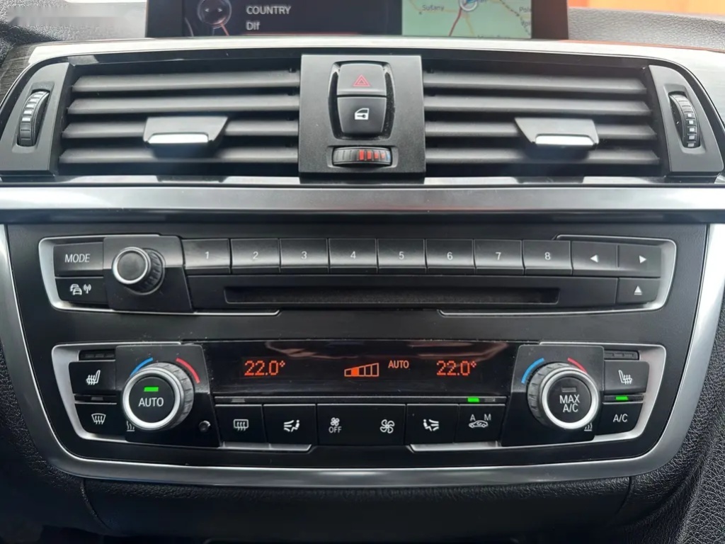 BMW Řada 3, 318D 105KW navi,kůže,panorama - 16