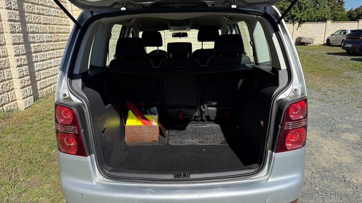 VW Touran 1,9 TDI 2010 - 16