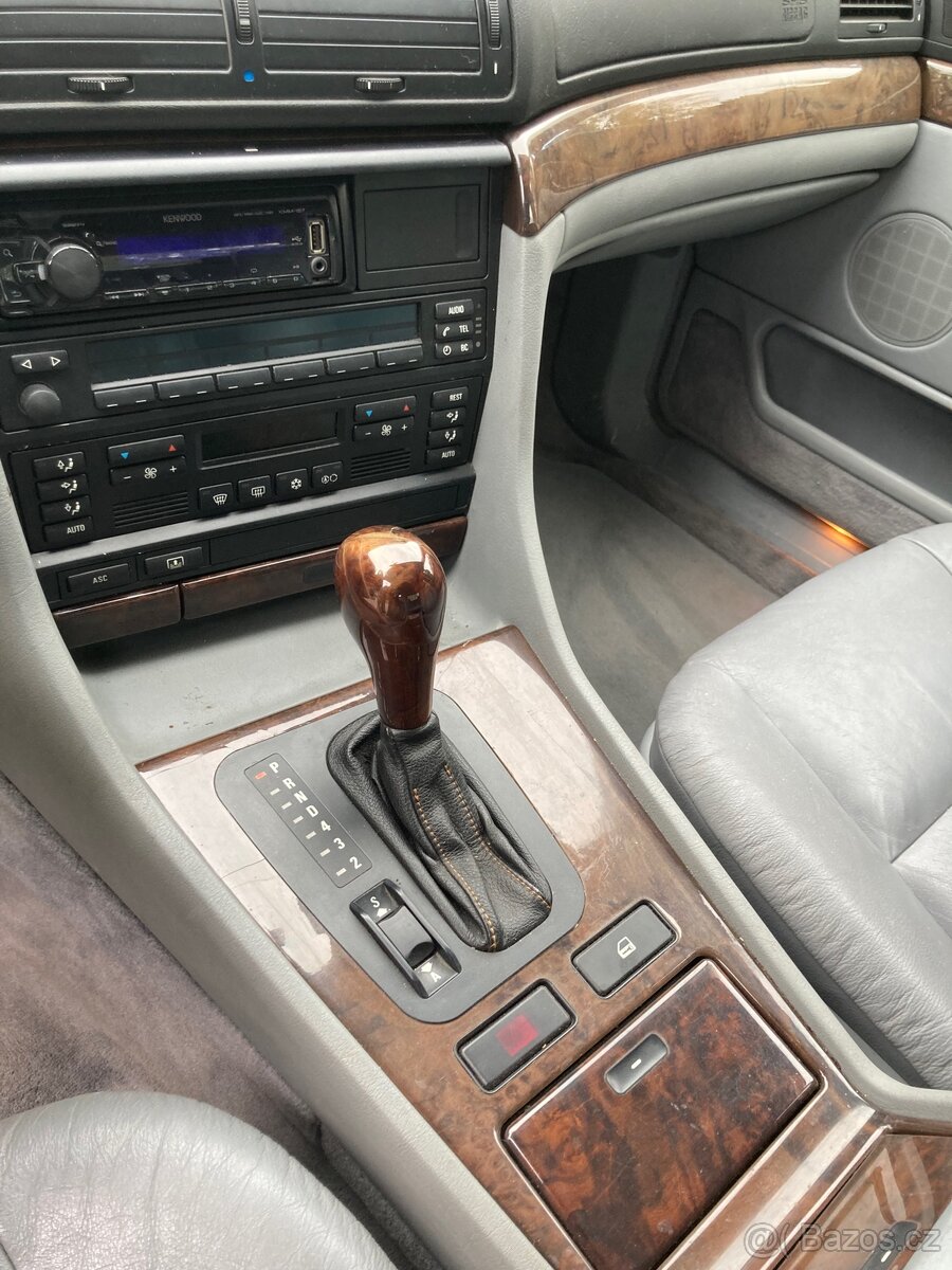 BMW E38 730i V8 - 16