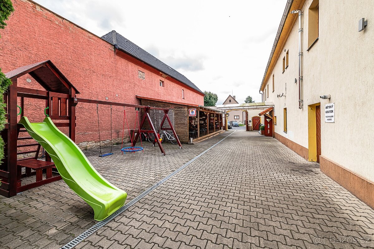 Prodej zavedeného motorestu s ubytováním, sálem a prodejnou - 16