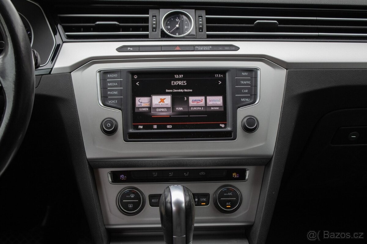 Volkswagen Passat Variant 1.6TDI DSG - 16