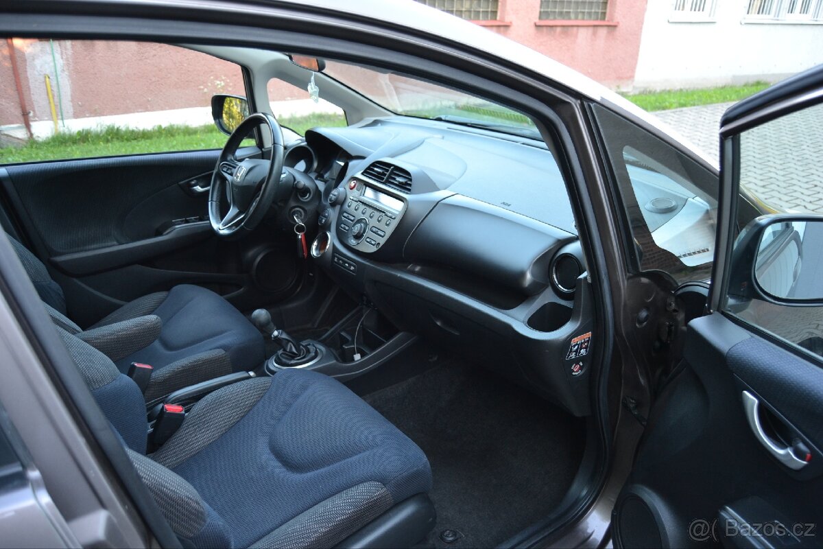 Honda Jazz 1.339 i-VTEC 73kw rok 2013 - 16