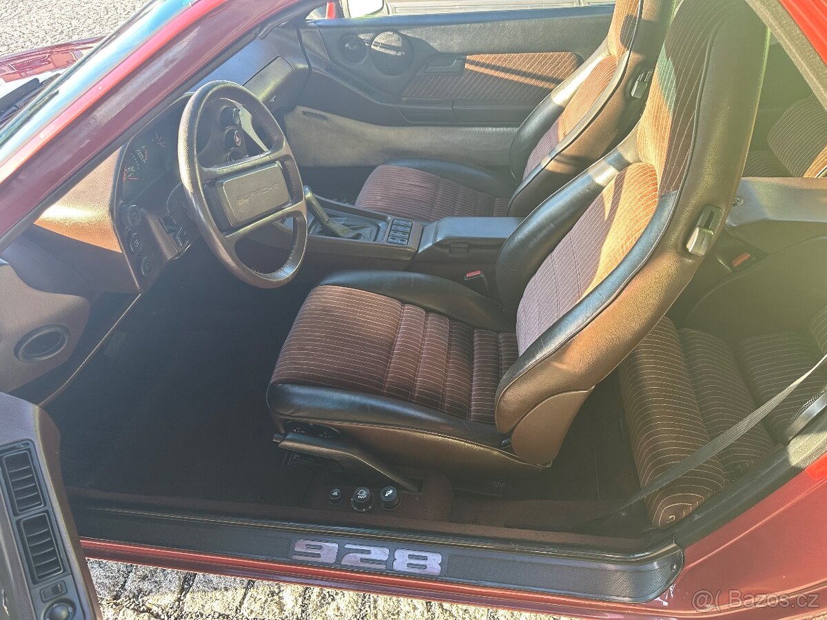 PORSCHE 928S - 16