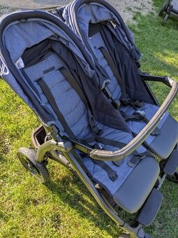 Dvojkočárek / kombinovaný kočárek / sourozenecký kočárek - 16