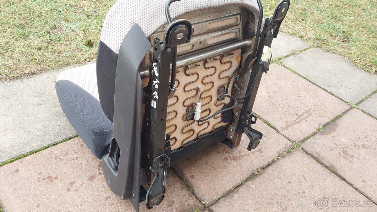 Mitsubishi L200 DID sedadlo spolujezdec - 16