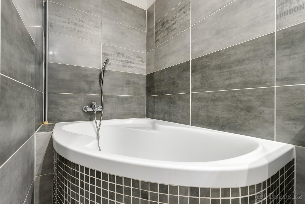 Prodej prostorného bytu 3+1 v OV po kompletní rekonstrukci - 16