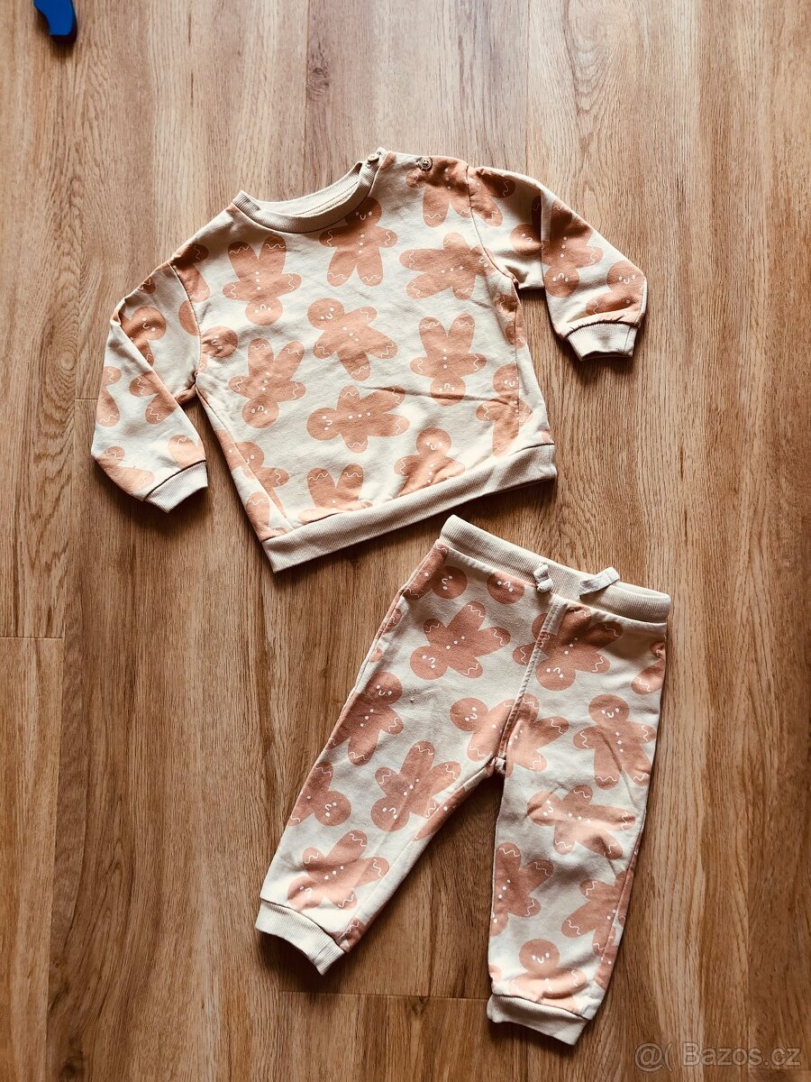 Vánoční body, tepláčky, leginky, overaly Lindex - 16