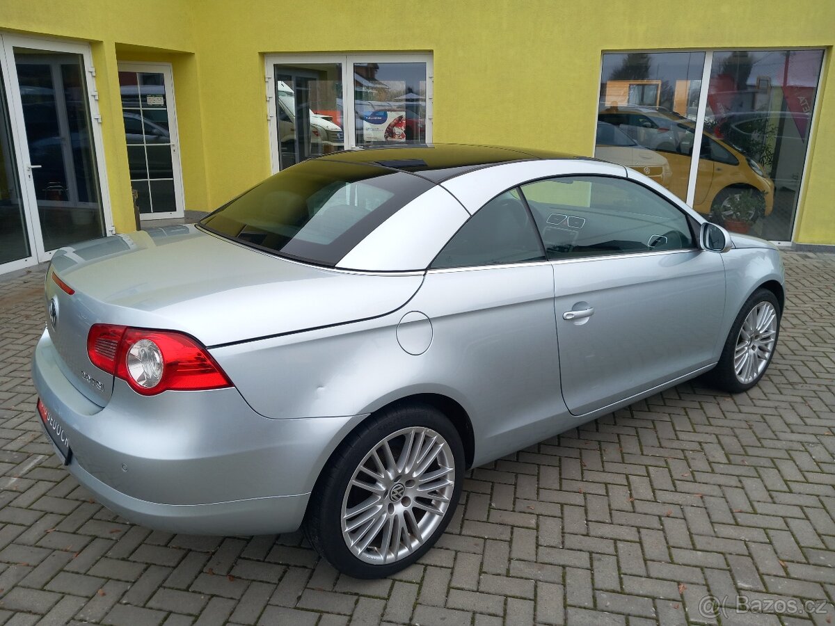 Volkswagen EOS kabriolet 2.0i VYHŘ.SED, NOVÁ STK,GARANCE - 16