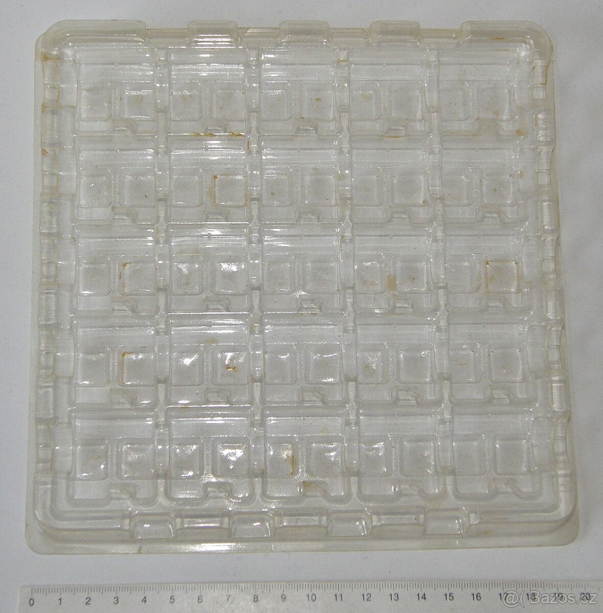 Plastová plata pro drobné součástky, materiál - 16