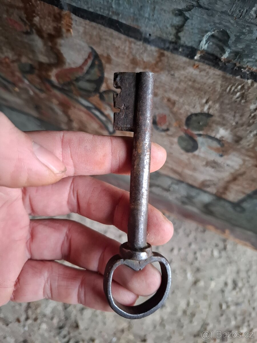 Starožitná dřevěná truhla - 16