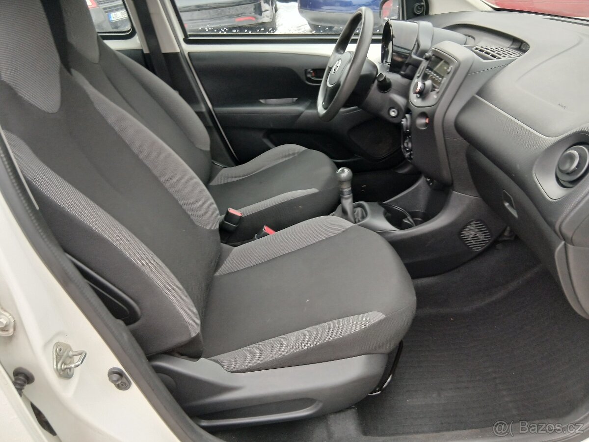 Toyota Aygo 1.0, 51 kW, klima - 16