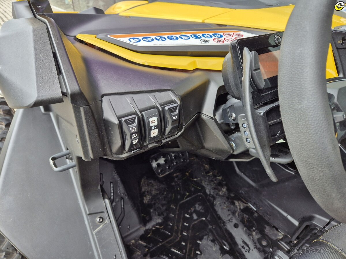 CAN-AM Maverick R - 16