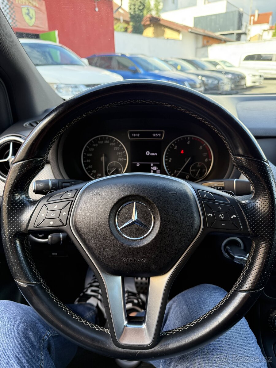 Mercedes-Benz B180 CDI • Automat • 2014 • 80 kW • Zachovalý - 16