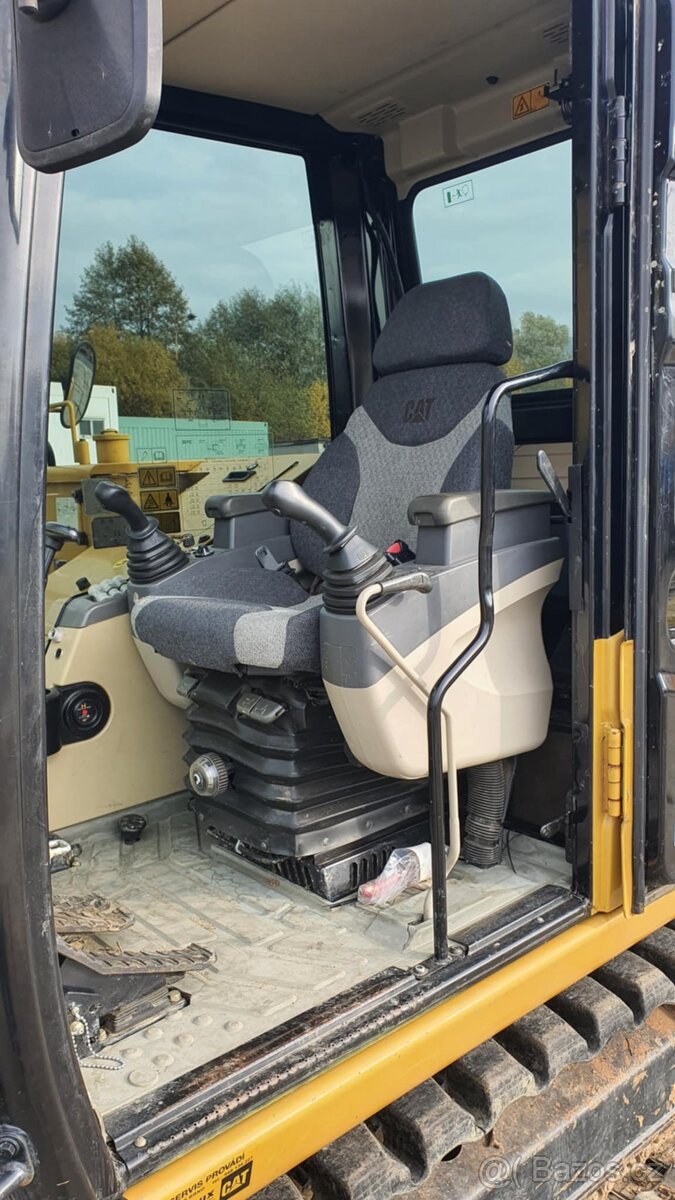 Caterpillar 307C - 16