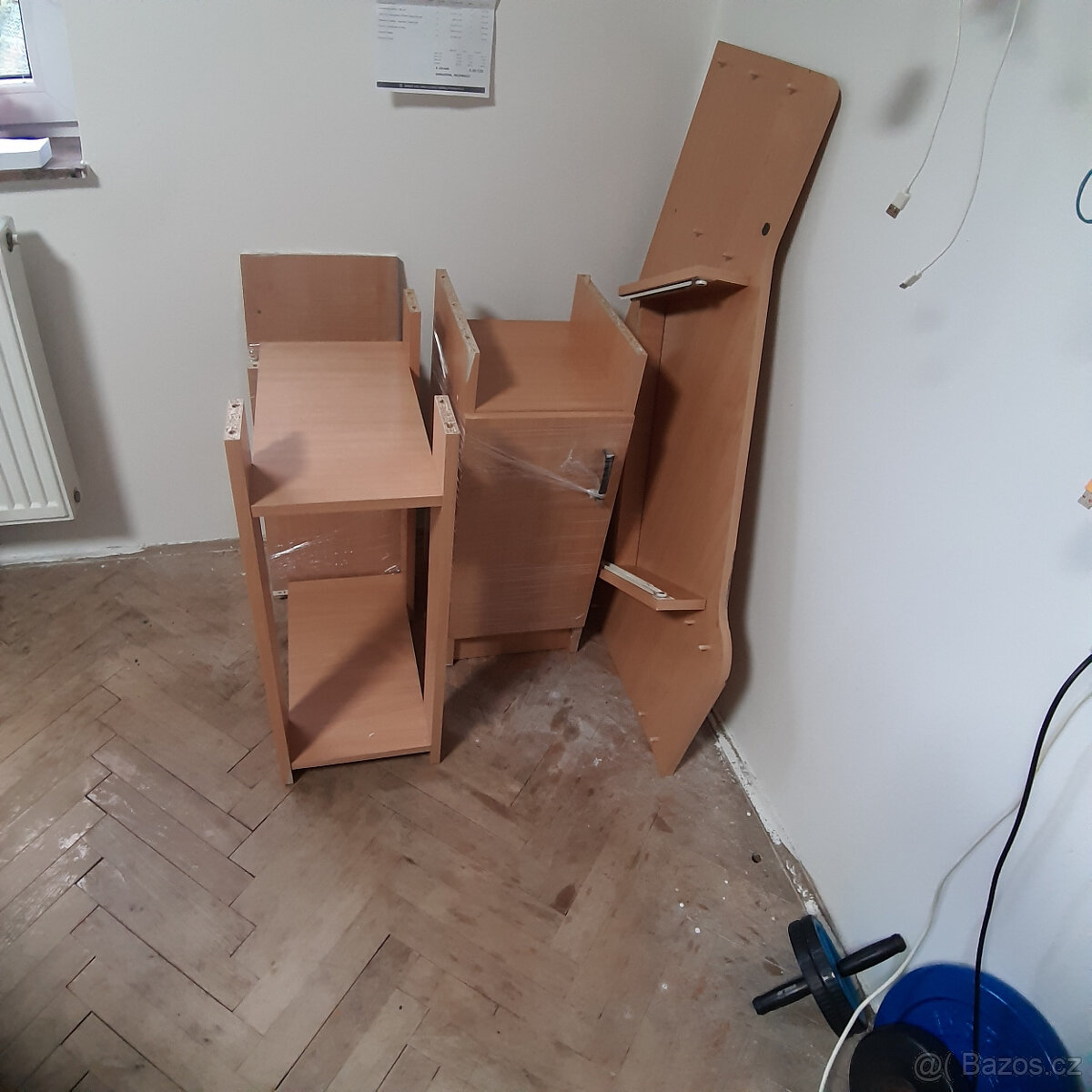 Prodám rohový počítačový stůl - 16