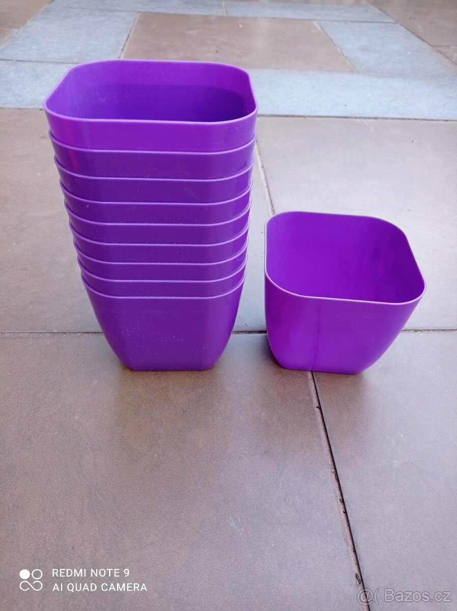 Květináče, keramické figurky - 16