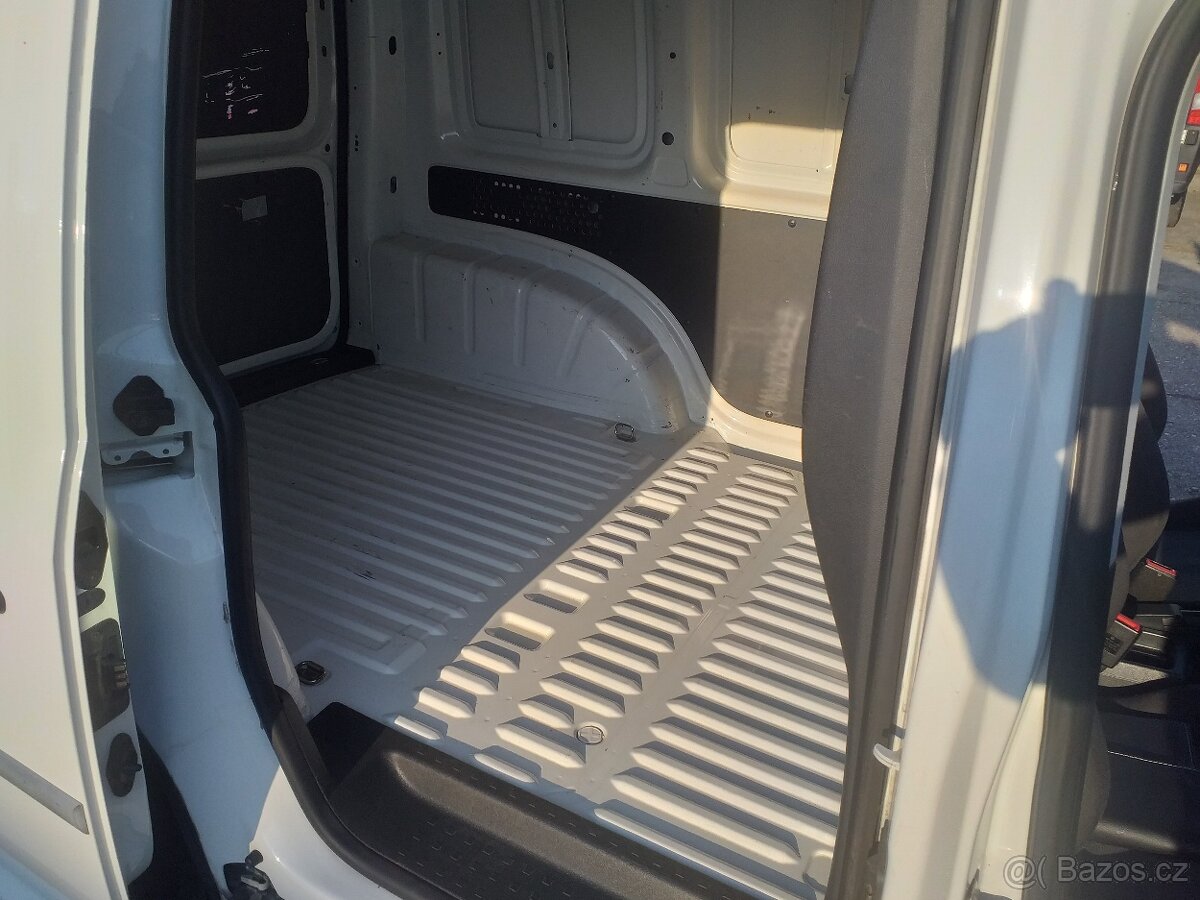 VW CADDY 2,0 TDi,KLIMA,ESP,ABS,ČR,SERVISKA - 16