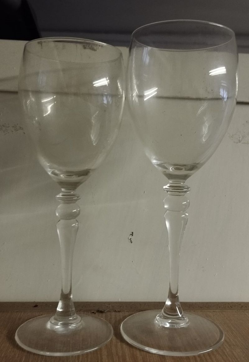 Sklenice na víno a alkohol. Talíře a tácy Bernadotte. Hrnky - 16