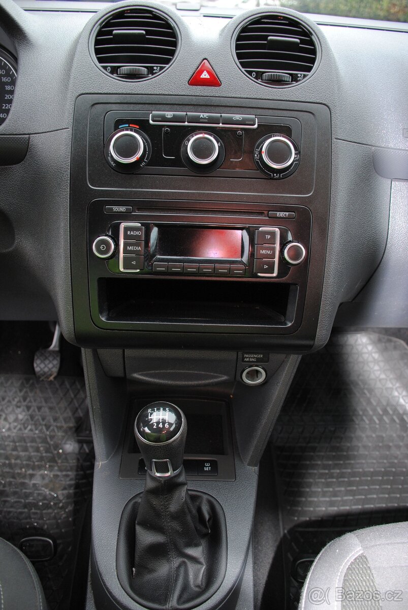 VW CADDY MAXI 2.0TDi 103kW - po 1. majiteli - 7 míst - 16