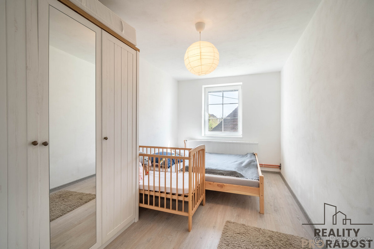 Zrekonstruovaná útulná chalupa s garáží a prázdnou půdou kou - 16