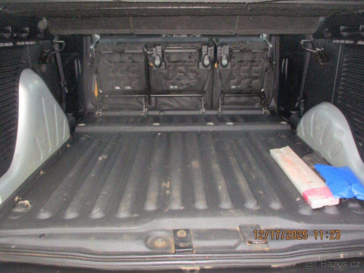 Peugeot Partner 1.6i TeePee 66kW ZADNÍ KŘÍDLA TAŽNÉ Z - 16